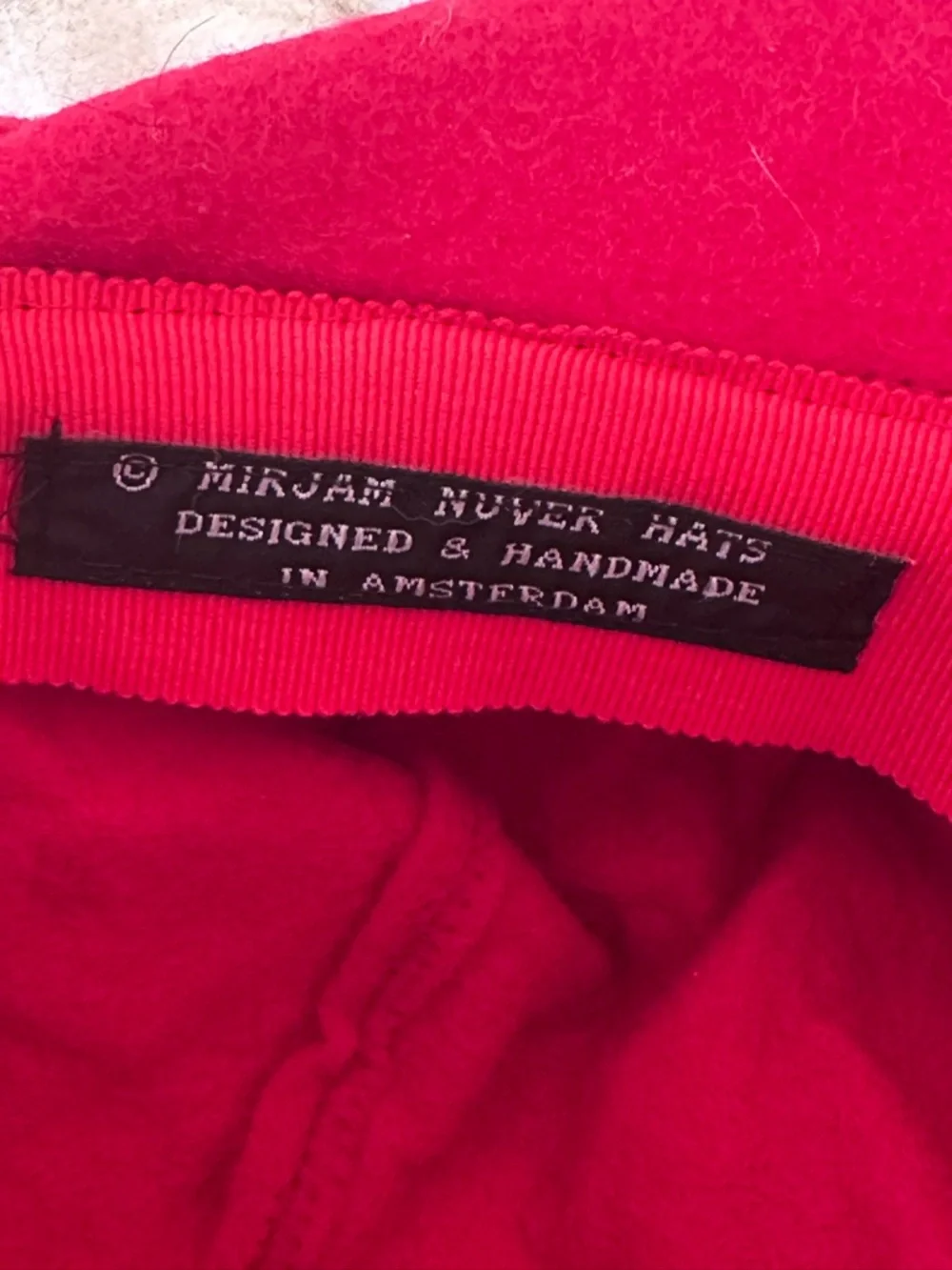 Mirjam Nuver red structured cap